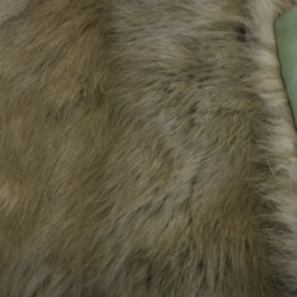 Beautiful soft green faux fur scarf - Picture 4 of 6